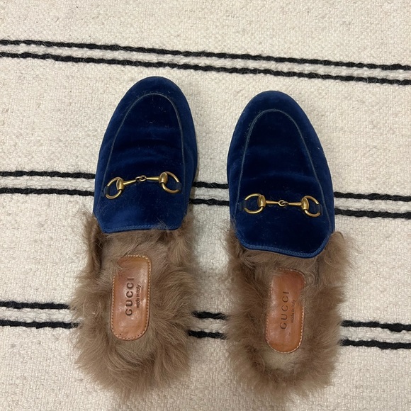 Gucci fur loafers 
Navy Blue velvet - Picture 3 of 6
